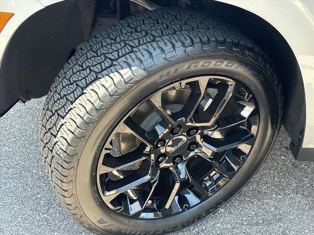 Certified 2025 GMC Yukon XL AT4 AWD/4WD image 23