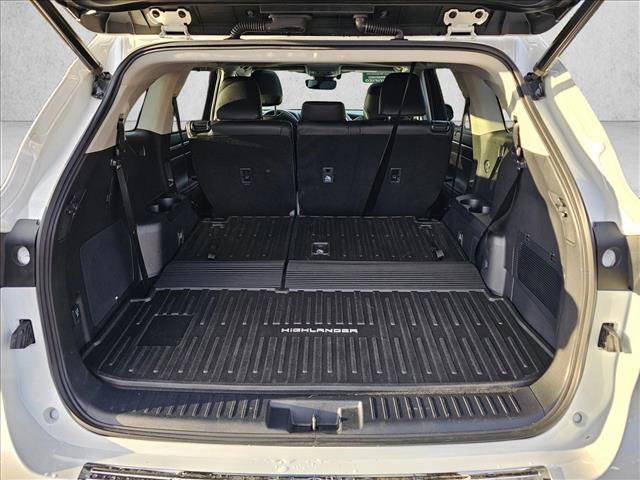 Used 2020 Toyota Highlander Limited image 7