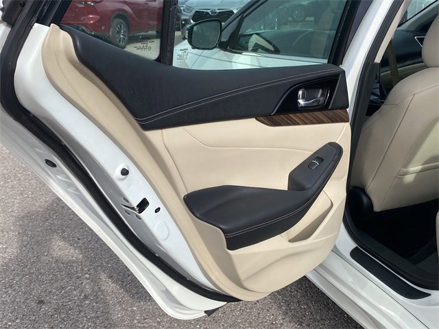 Used 2016 Nissan Maxima Platinum image 15