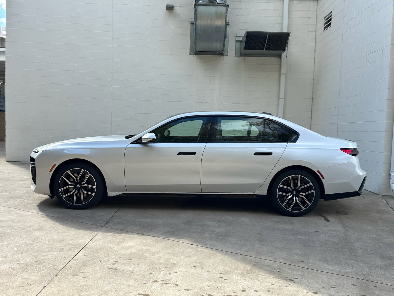 Used 2026 BMW 740i xDrive w/ Premium Package image 5