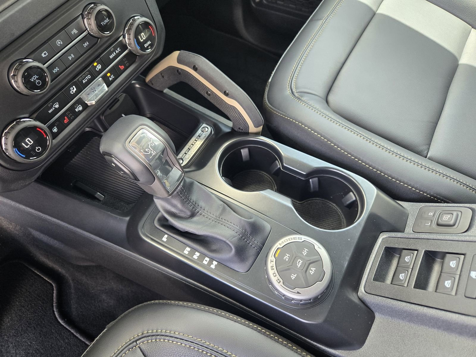 Used 2025 Ford Bronco Badlands AWD/4WD image 18