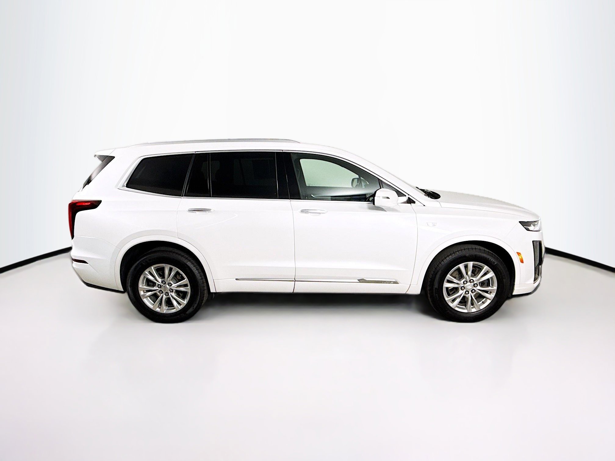 Used 2024 Cadillac XT6 Luxury image 2