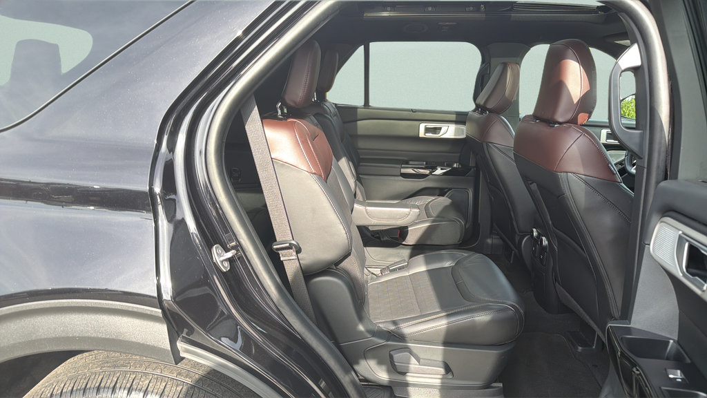 Certified 2023 Ford Explorer Platinum w/ Technology Package AWD/4WD image 37