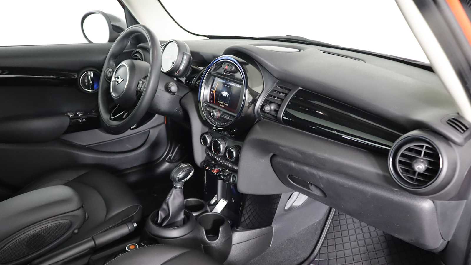 Used 2019 MINI Cooper 4-Door Hardtop FWD image 9