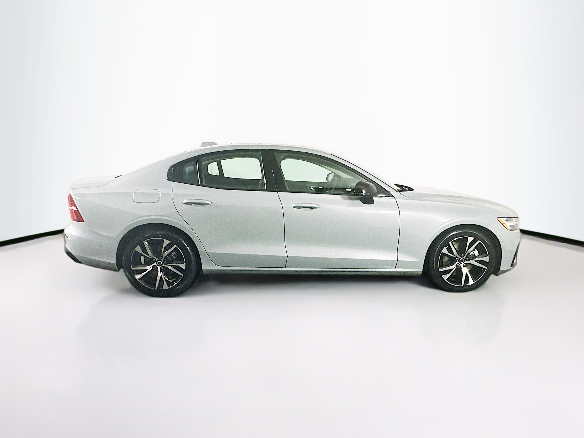 Used 2025 Volvo S60 B5 Plus image 10