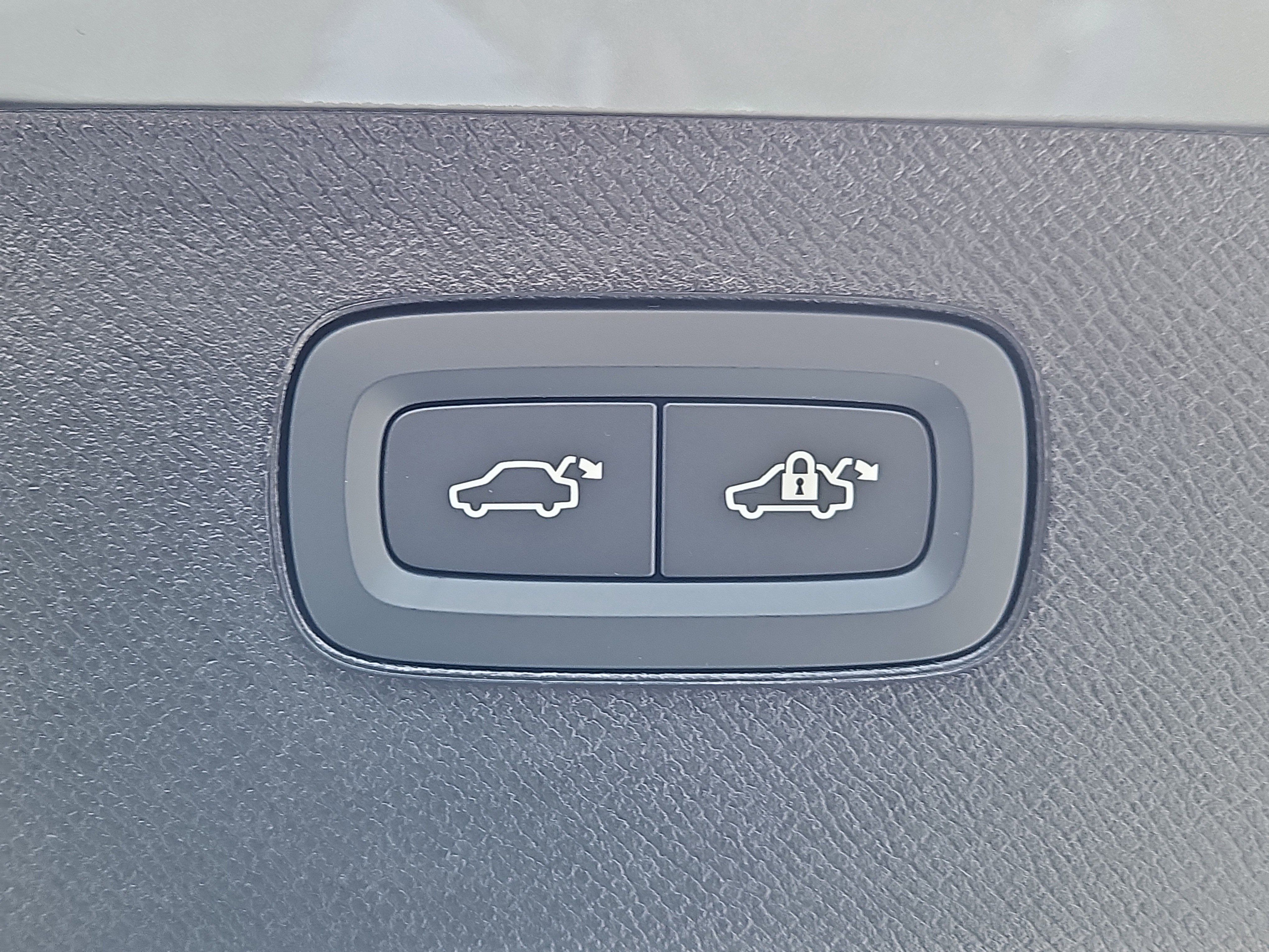 New 2026 Volvo XC90 T8 Ultra w/ Protection Package Premier image 13