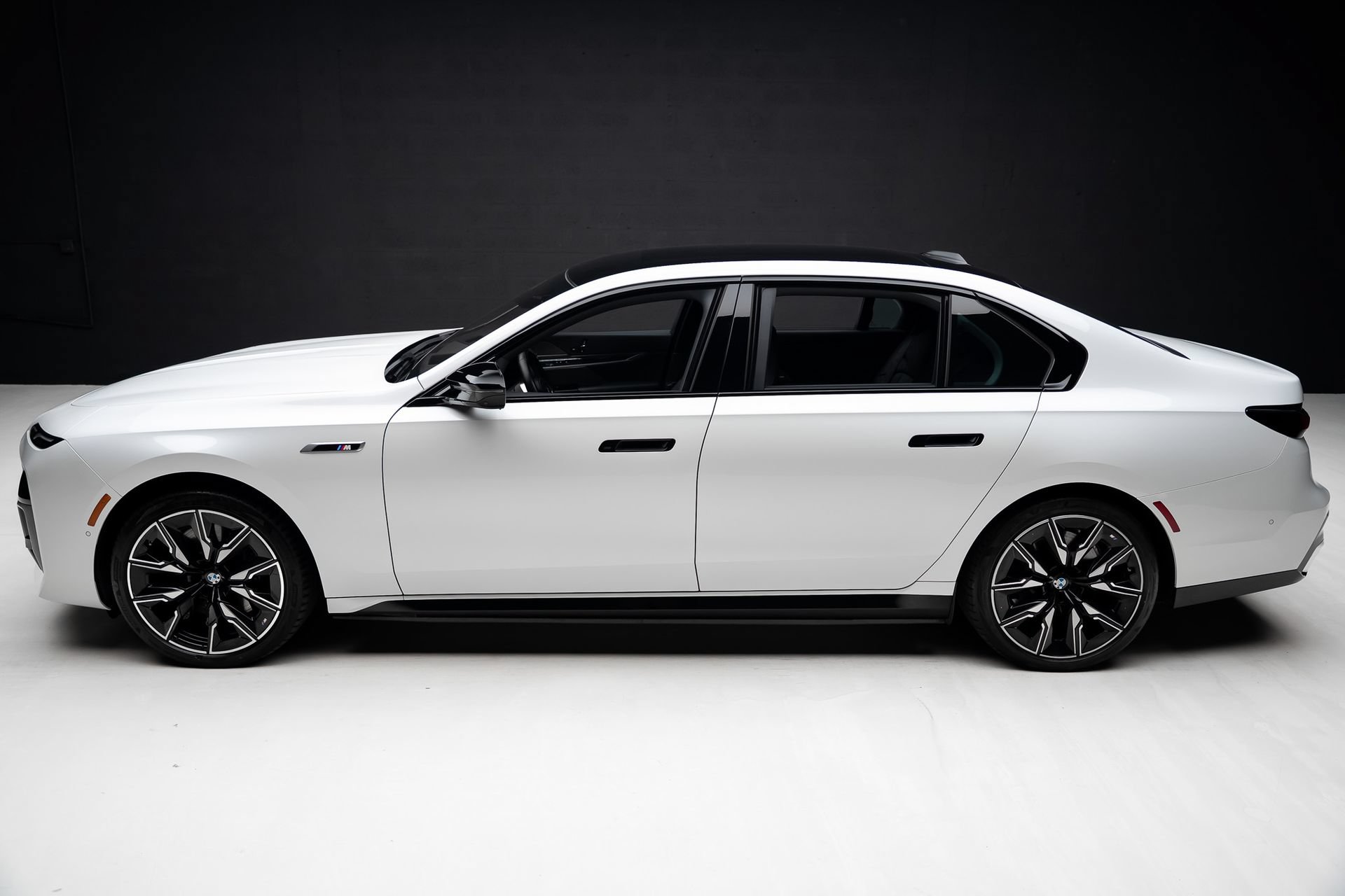 Used 2024 BMW i7 M70 AWD/4WD image 17