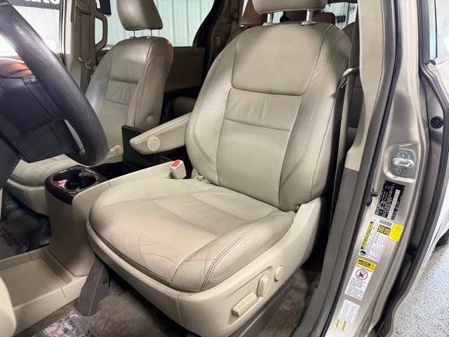 Used 2017 Toyota Sienna XLE w/ XLE Navigation Package AWD/4WD image 24