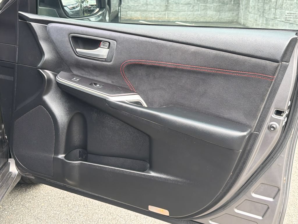 Used 2015 Toyota Camry XSE w/ Moonroof Package FWD image 8