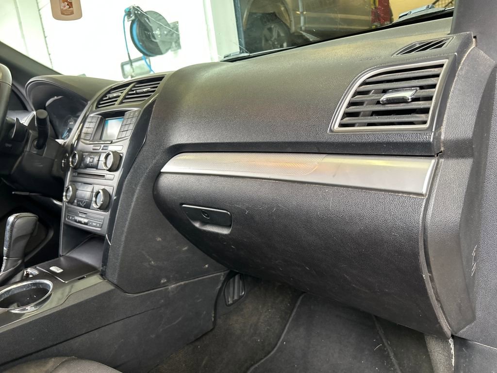 Used 2017 Ford Explorer XLT image 14