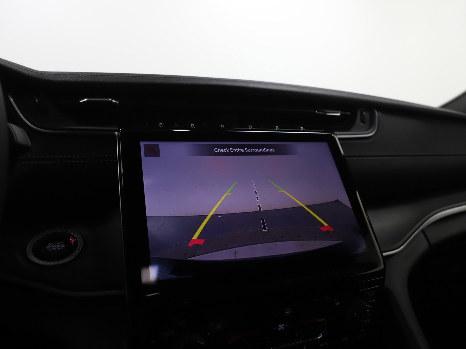 Used 2025 Jeep Grand Cherokee L Limited w/ Black Appearance Package image 30