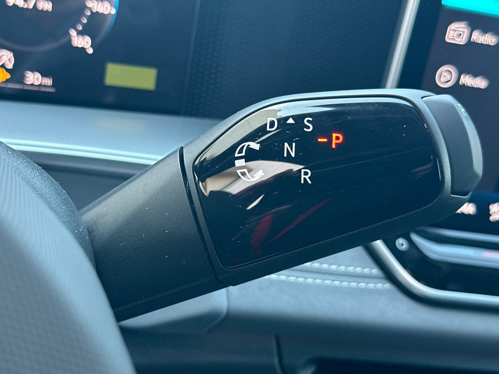 New 2026 Volkswagen Tiguan SE R-Line FWD image 21
