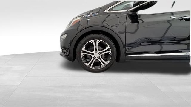 Used 2017 Chevrolet Bolt Premier w/ Driver Confidence II Package FWD image 9