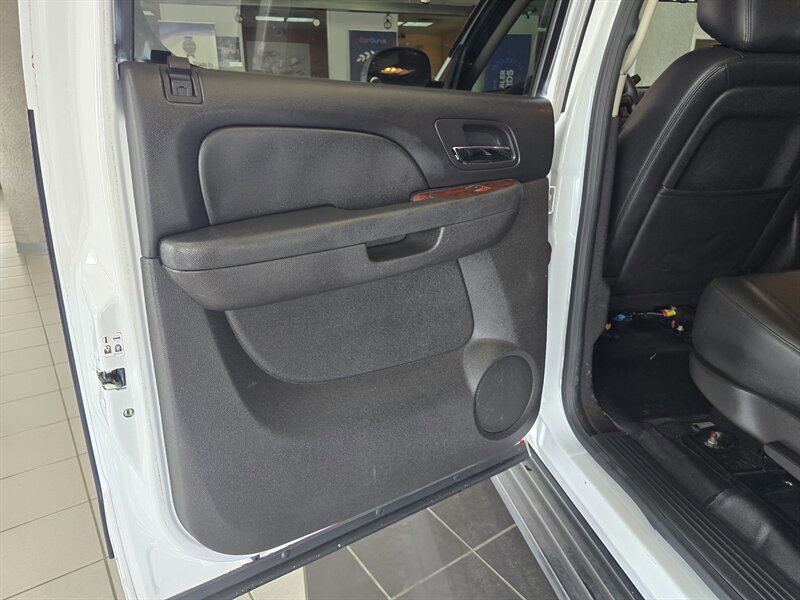 Used 2013 GMC Yukon XL 2500 w/ Skid Plate Package AWD/4WD image 9