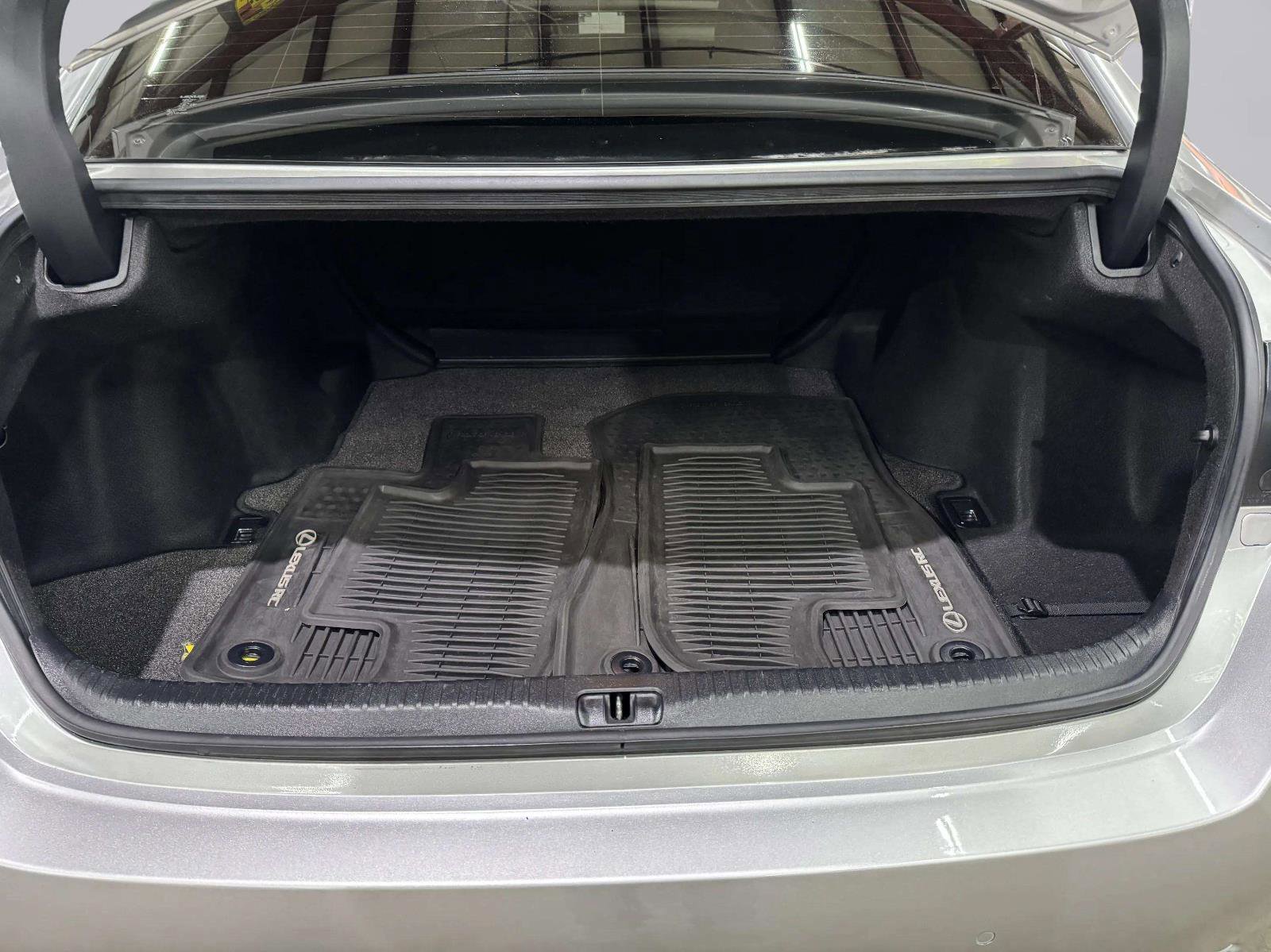 Used 2015 Lexus RC 350 w/ Luxury Package RWD image 29