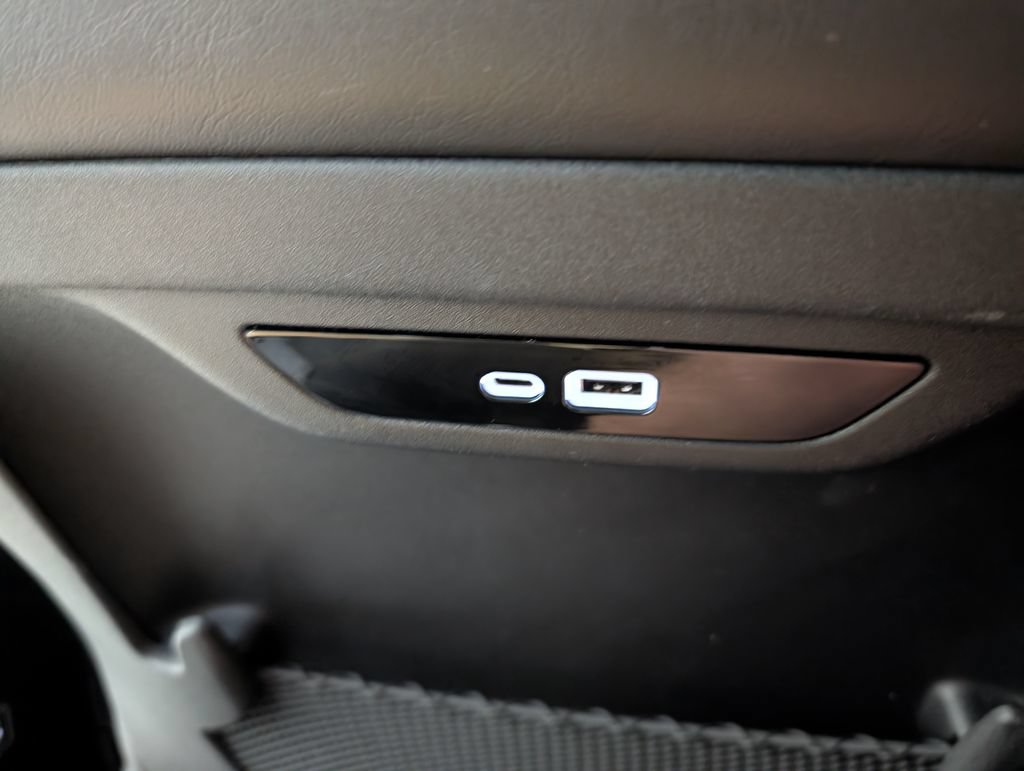 Used 2027 Chrysler Pacifica Select FWD image 10