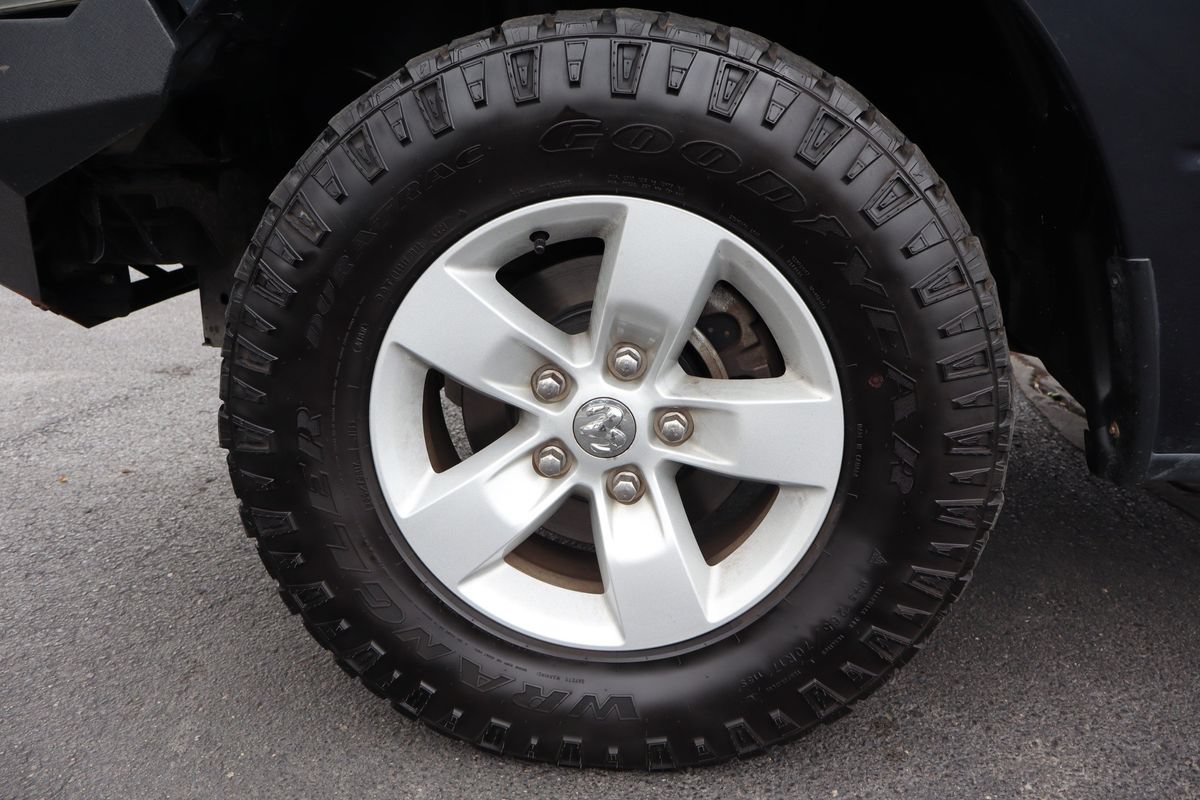 Used 2020 RAM 1500 Classic SLT RWD image 40
