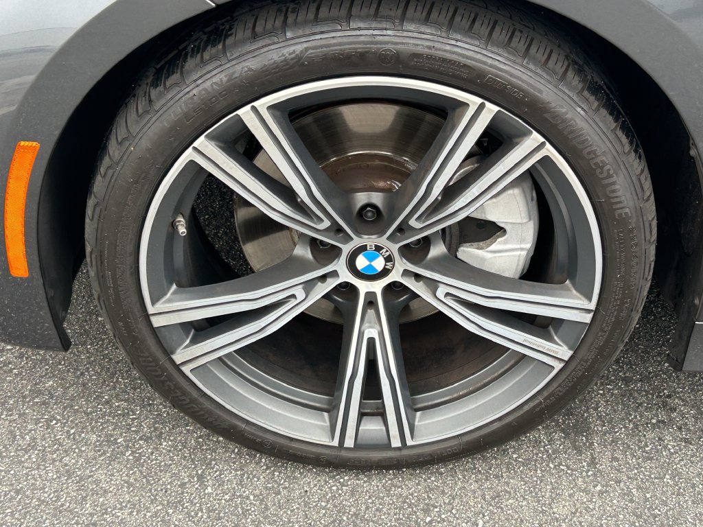 Used 2022 BMW 330i Sedan w/ M Sport Package RWD image 9