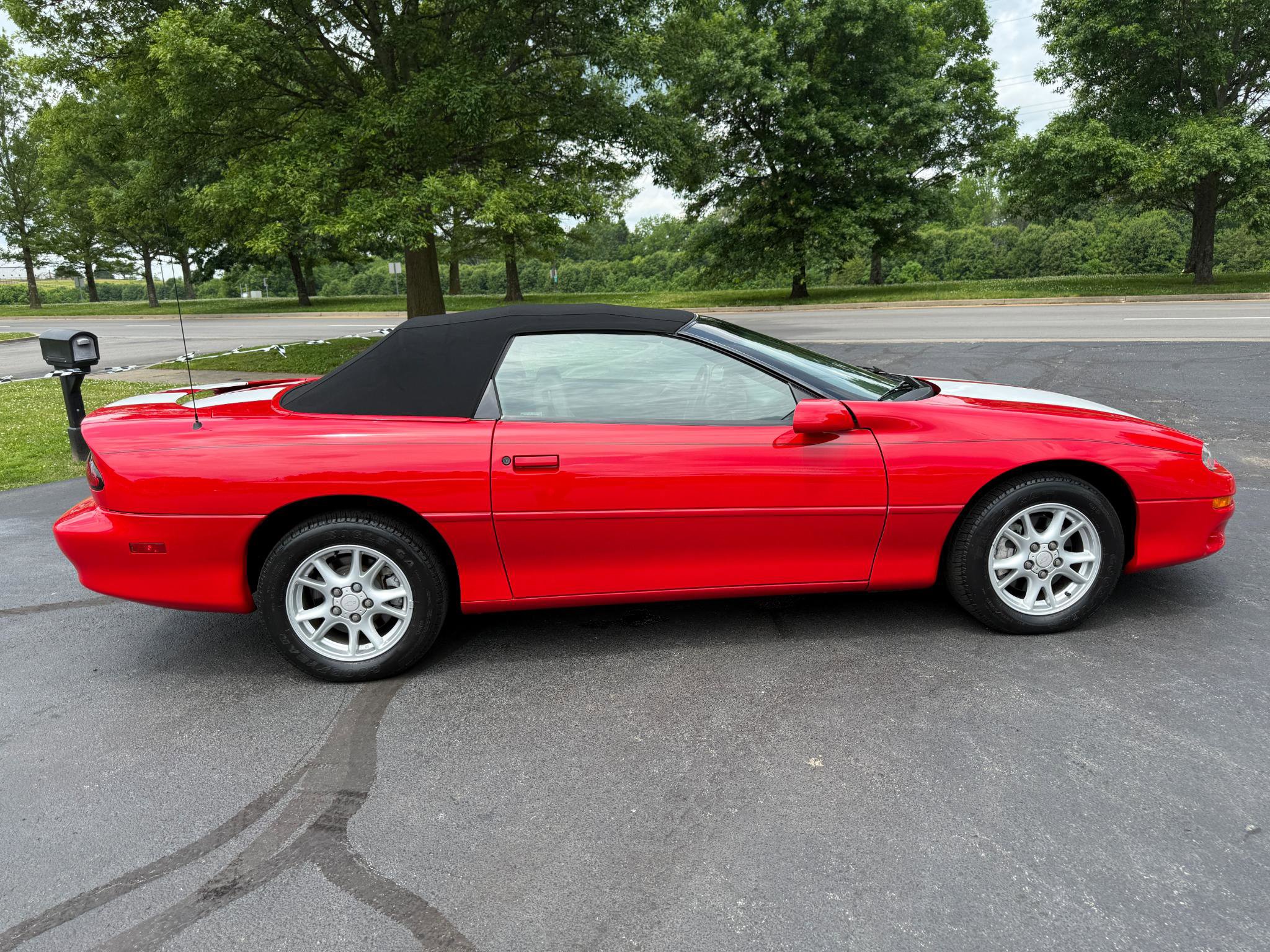 Used 2000 Chevrolet Camaro LT RWD image 11