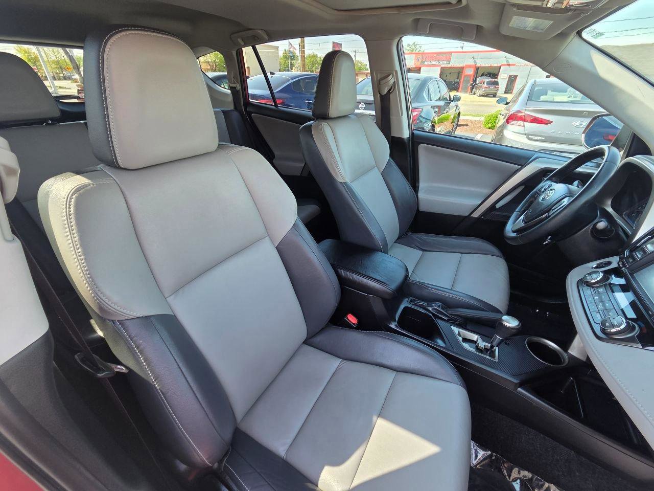 Used 2014 Toyota RAV4 Limited image 19