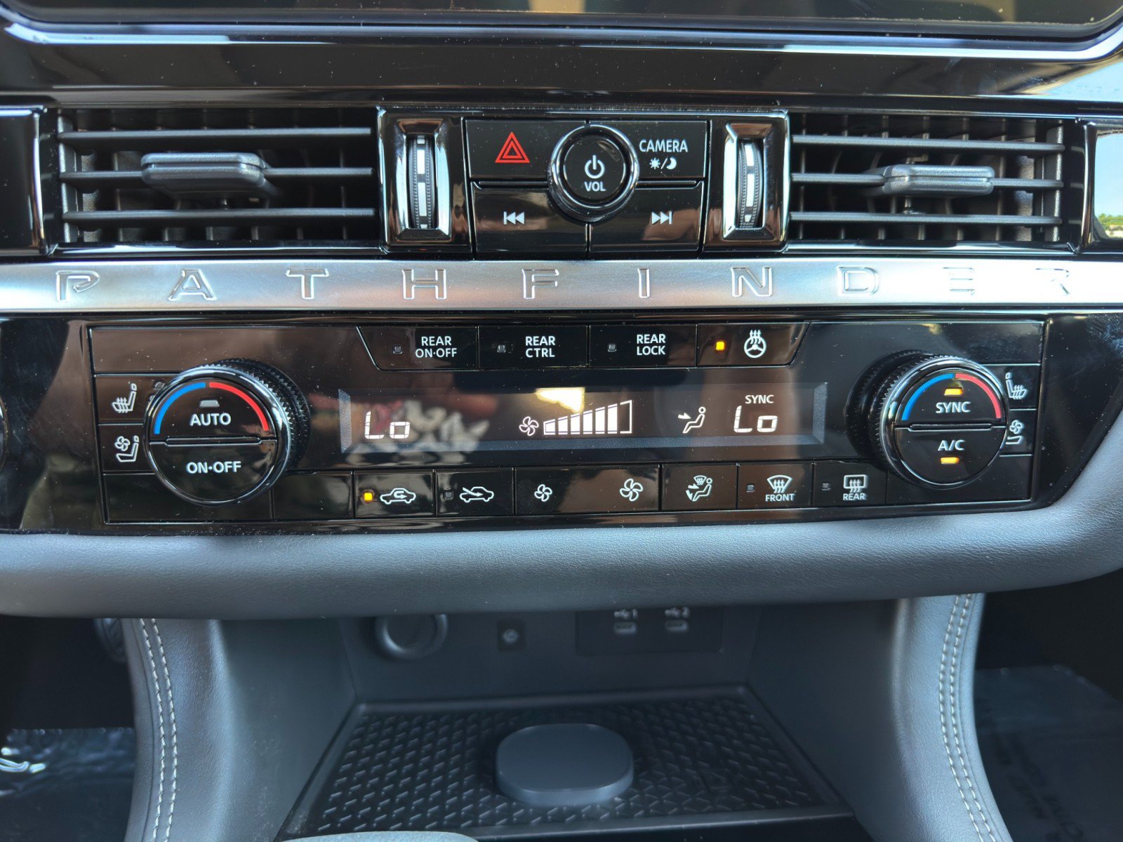 Used 2026 Nissan Pathfinder Platinum FWD image 30