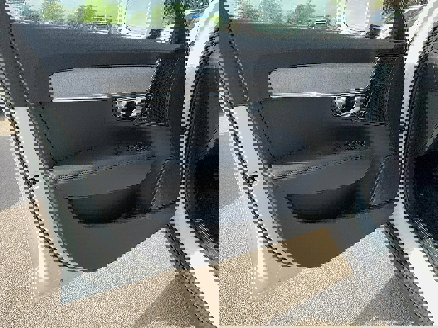 New 2025 Volvo V90 B6 Cross Country Plus w/ Protection Package Premier image 12