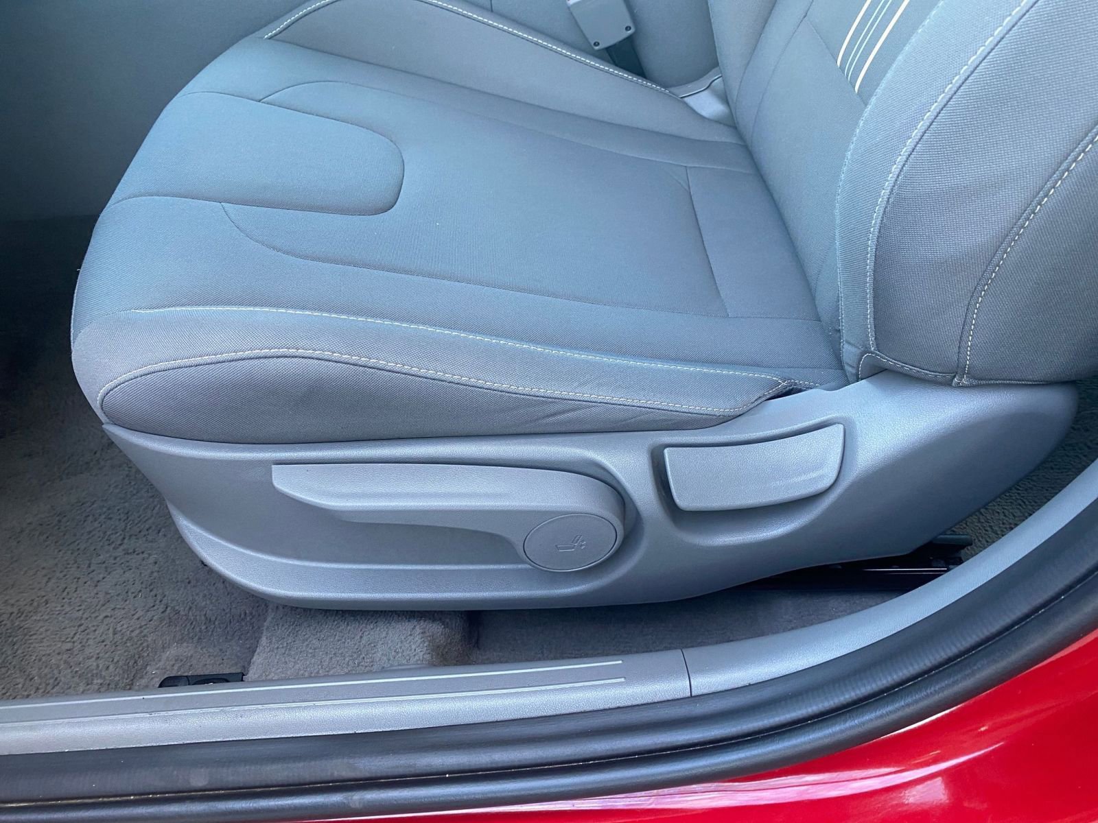 Used 2025 Hyundai Elantra SEL image 23