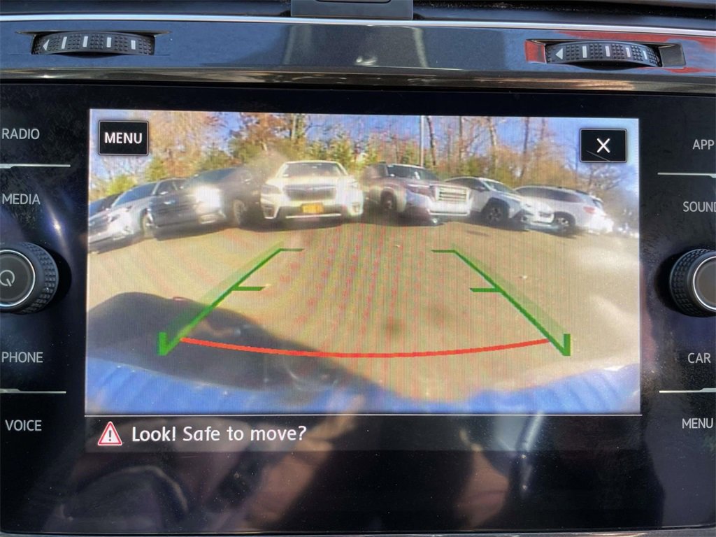 Used 2019 Volkswagen Golf SE image 24