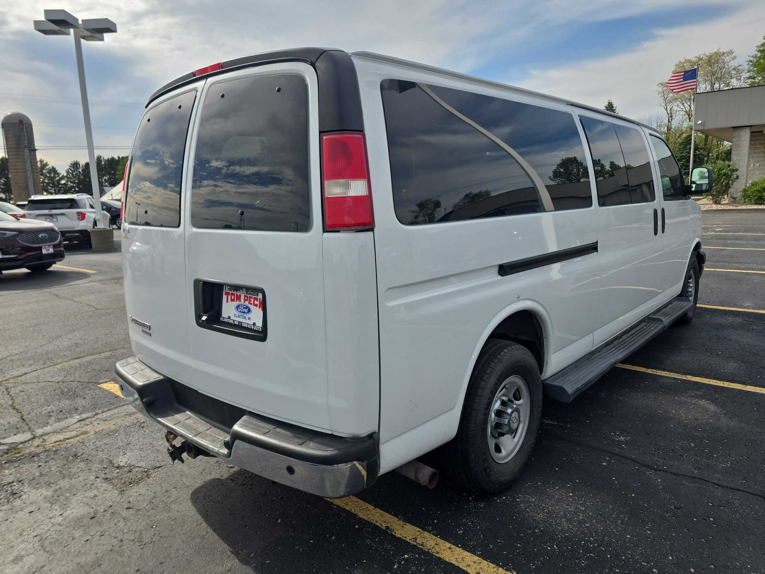Used 2016 Chevrolet Express 3500 LT w/ LT Preferred Equipment Group RWD image 2