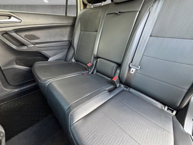 Used 2018 Volkswagen Tiguan SEL FWD image 27