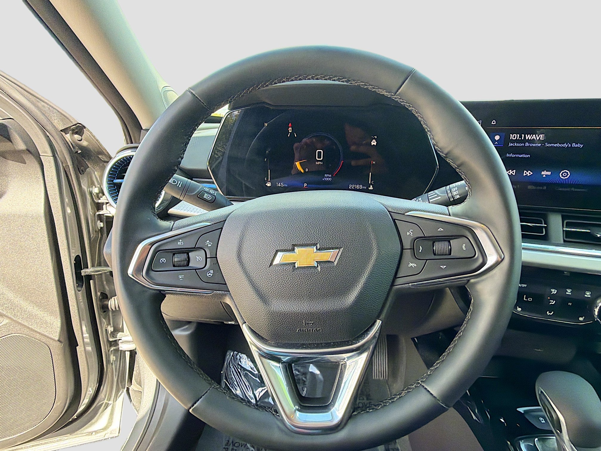 Used 2025 Chevrolet Trax LT w/ LT Convenience Package image 33