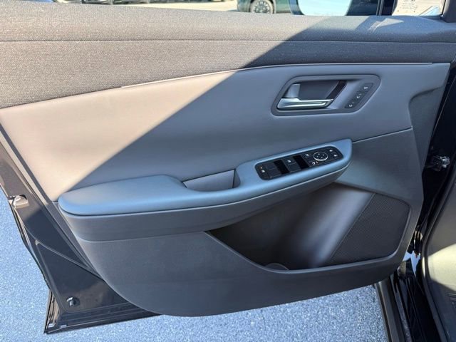 New 2026 Nissan Leaf Platinum+ w/ Cargo Package (Platinum+) image 10