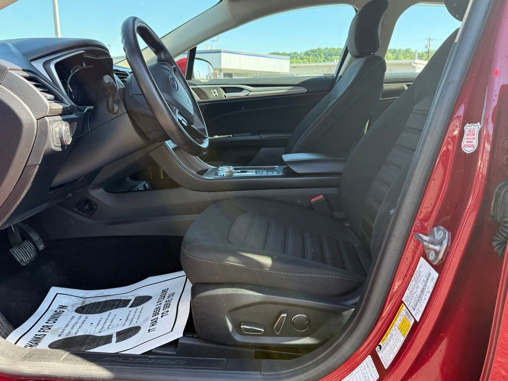 Used 2019 Ford Fusion SE FWD image 8