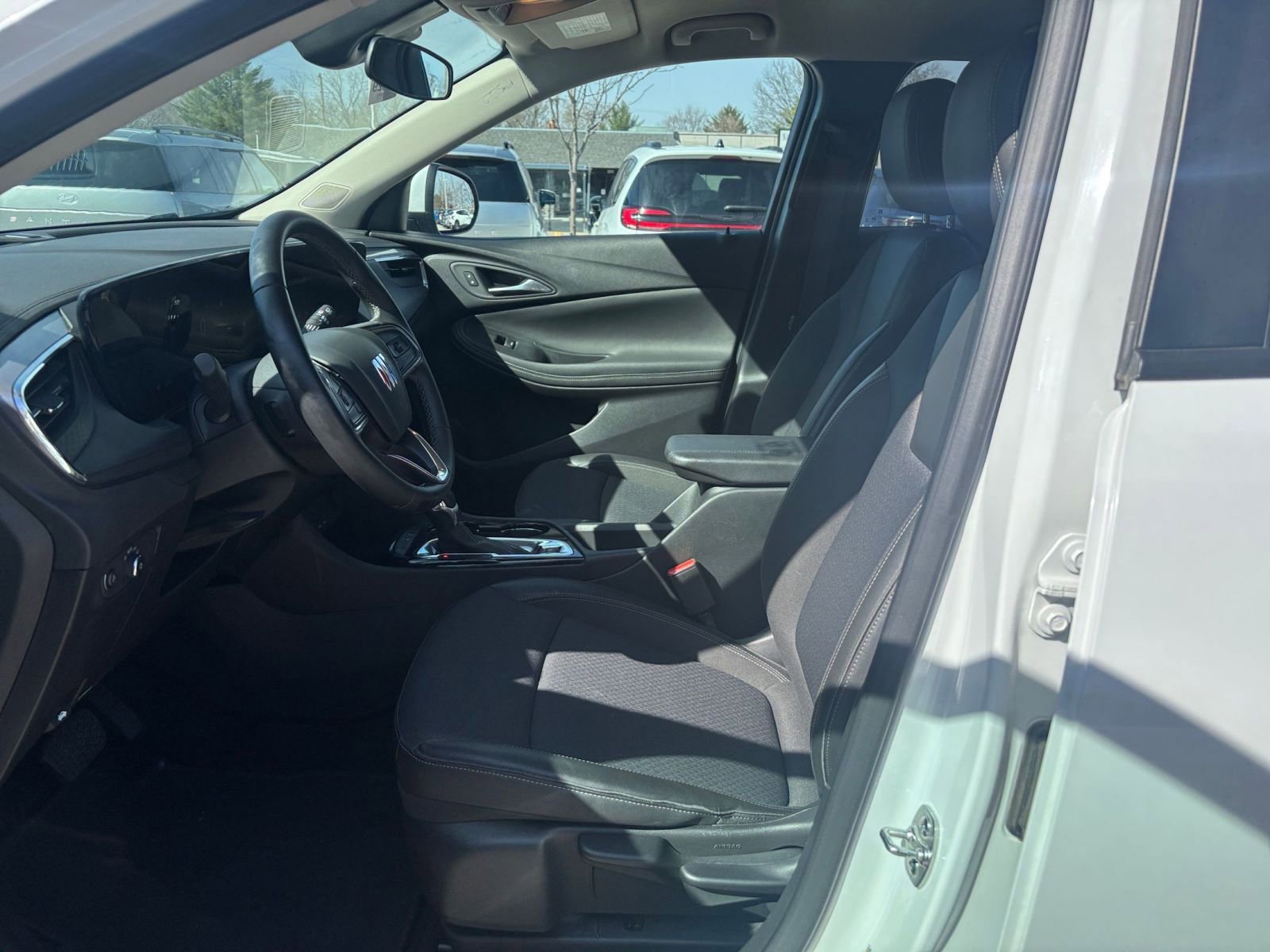 Used 2025 Buick Encore GX Preferred image 25