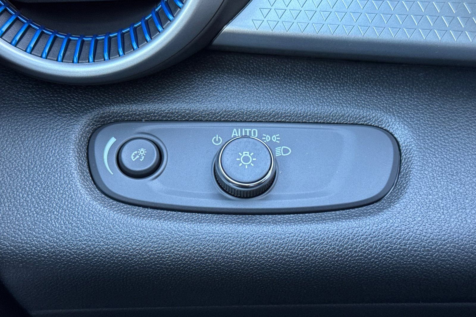 New 2026 Chevrolet Trax LS w/ LS Convenience Package image 25