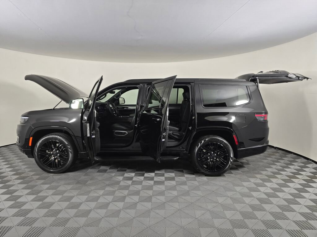 New 2025 Jeep Wagoneer Series II w/ HD Trailer Tow Package image 15