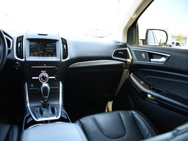 Used 2018 Ford Edge Titanium w/ Equipment Group 302A AWD/4WD image 26