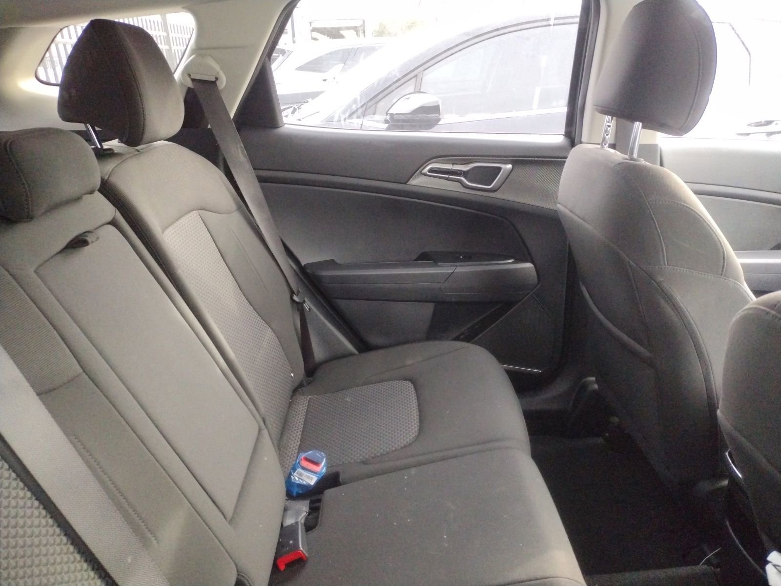 Used 2025 Kia Sportage LX image 5