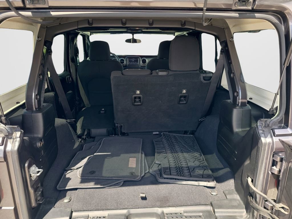 Used 2018 Jeep Wrangler Unlimited Sahara w/ LED Lighting Group AWD/4WD image 9