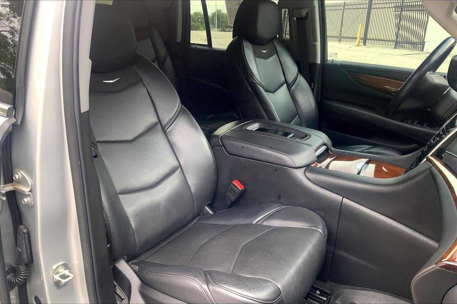 Used 2019 Cadillac Escalade Premium Luxury AWD/4WD image 7