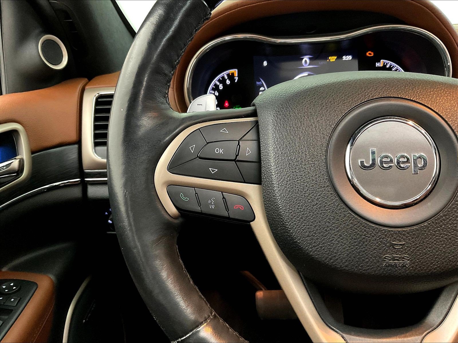 Used 2017 Jeep Grand Cherokee Summit w/ Platinum Series Group AWD/4WD image 11