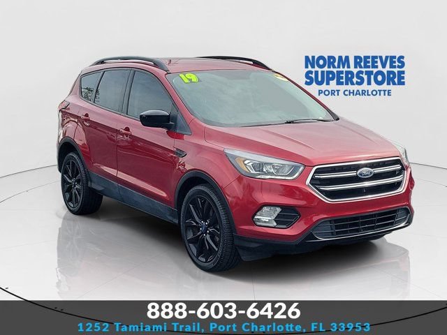 Used 2019 Ford Escape SE FWD image 1