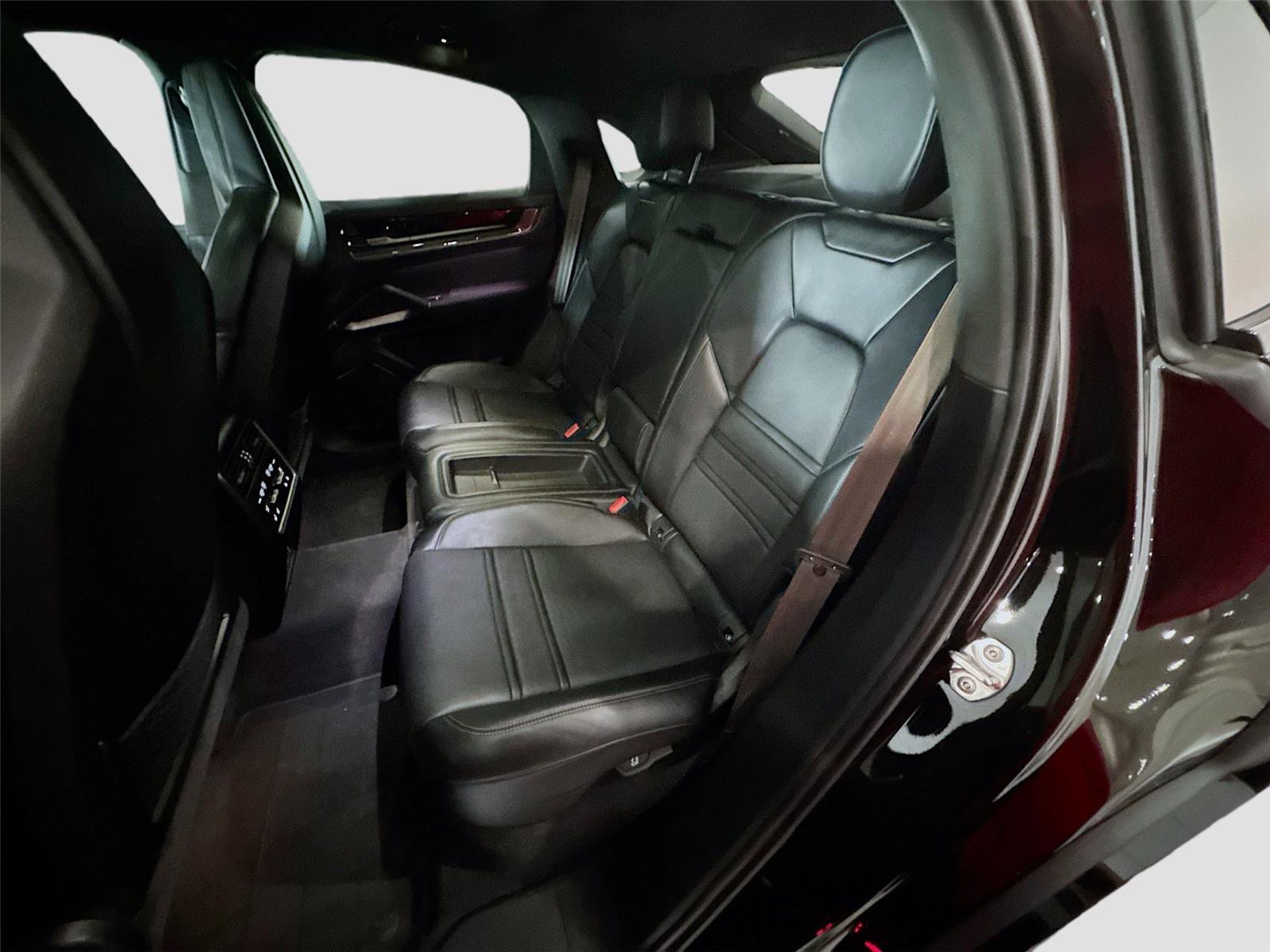 Used 2025 Porsche Cayenne Turbo image 18