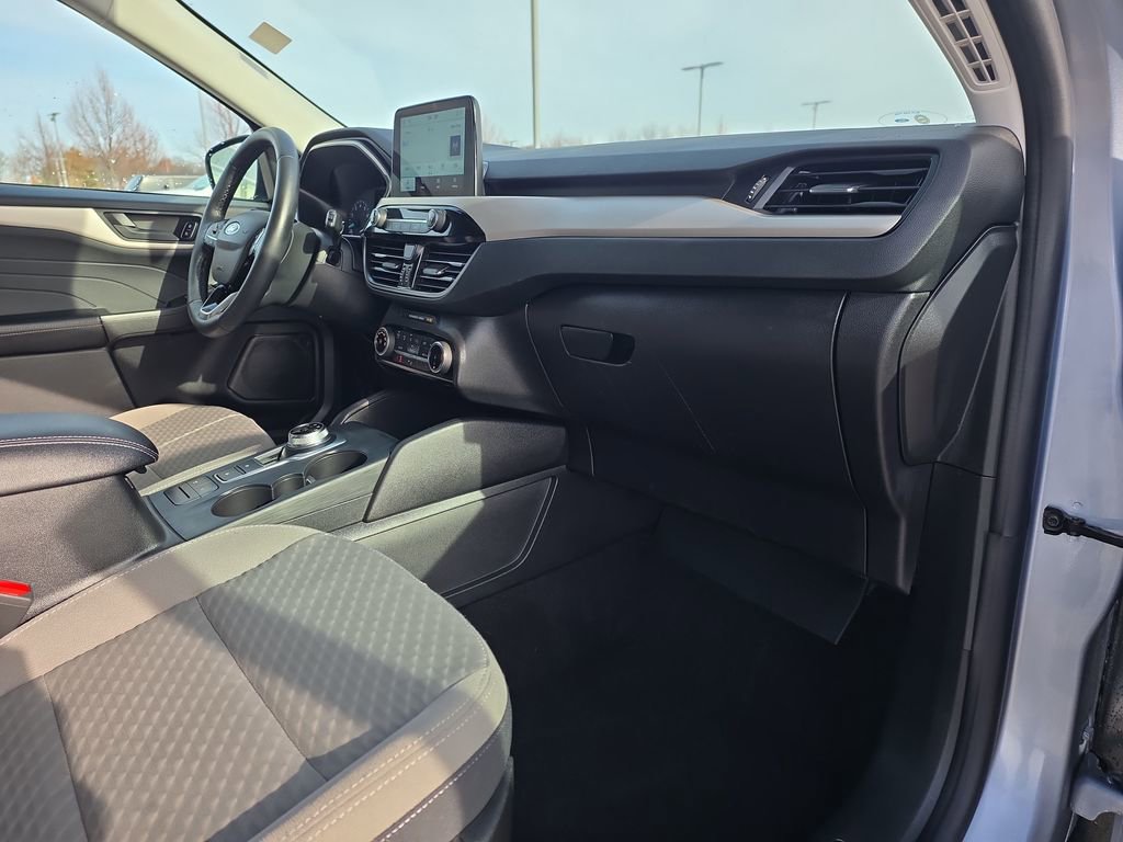 Used 2022 Ford Escape SE w/ Cold Weather Package image 14