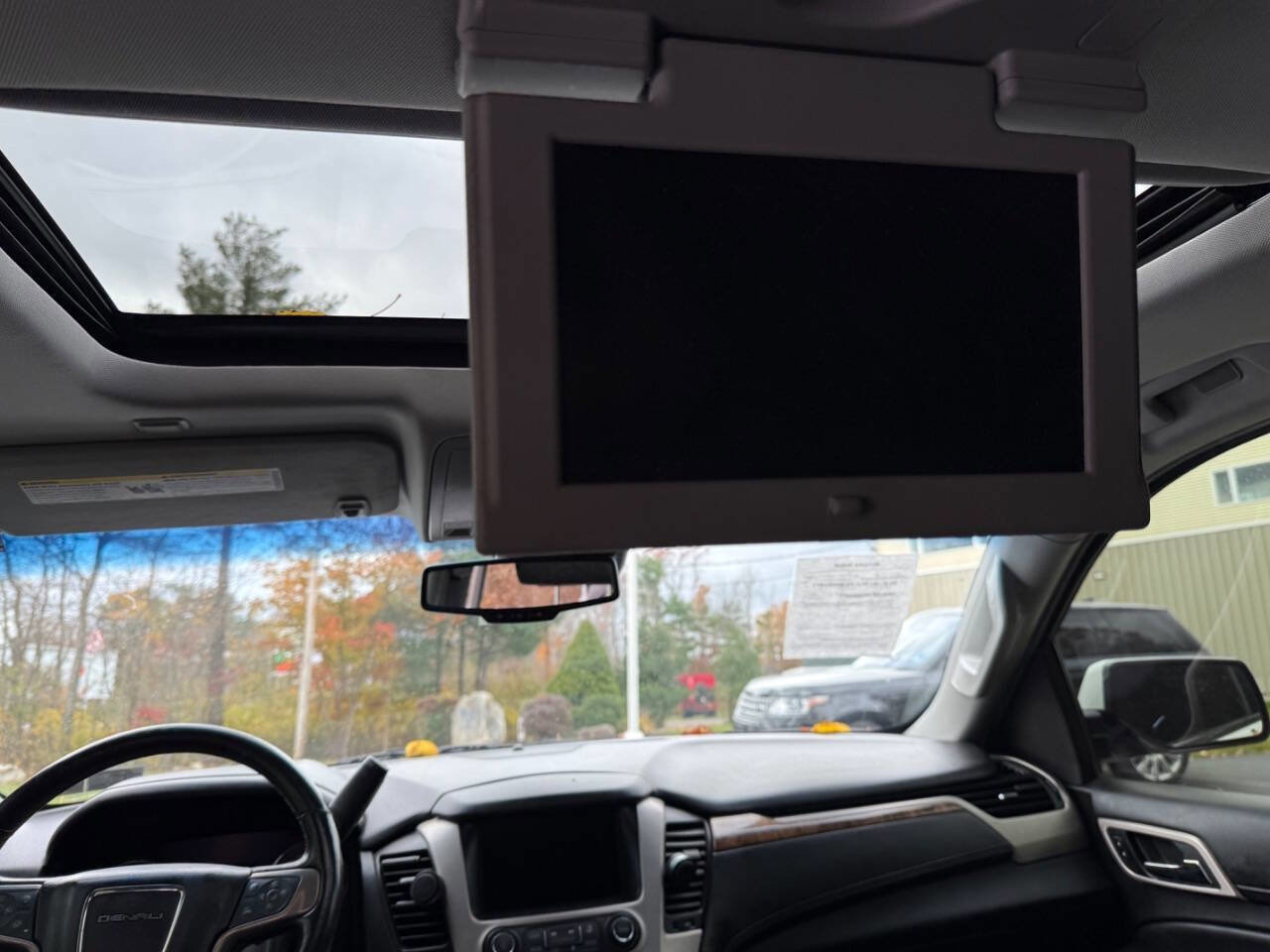 Used 2015 GMC Yukon Denali w/ Open Road Package image 12