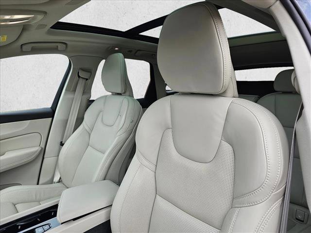 Used 2023 Volvo XC60 B5 Ultimate image 16