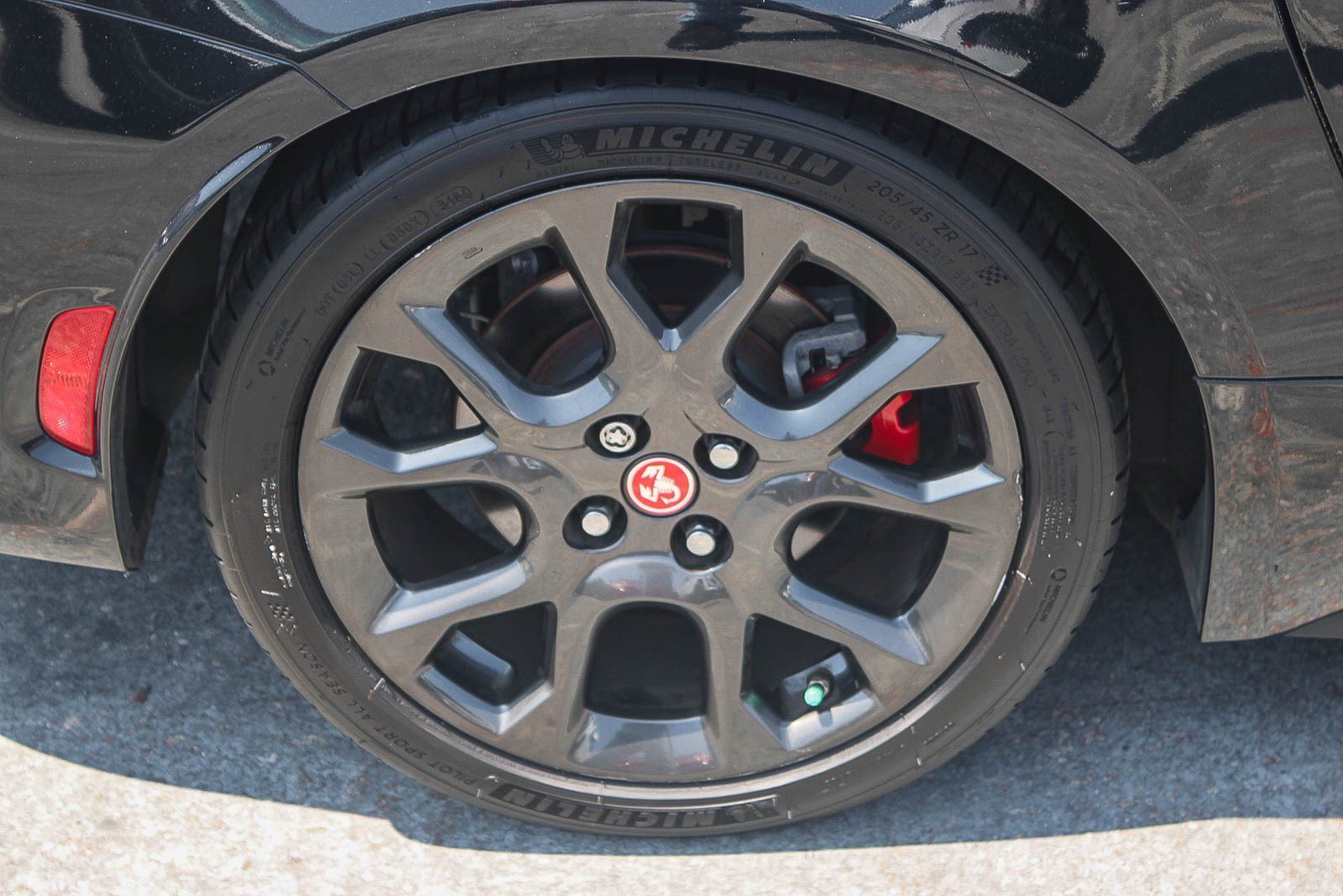 Used 2018 FIAT 124 Spider Abarth RWD image 21