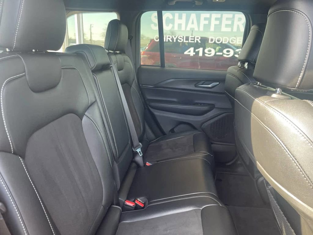 Used 2024 Jeep Grand Cherokee Altitude image 15