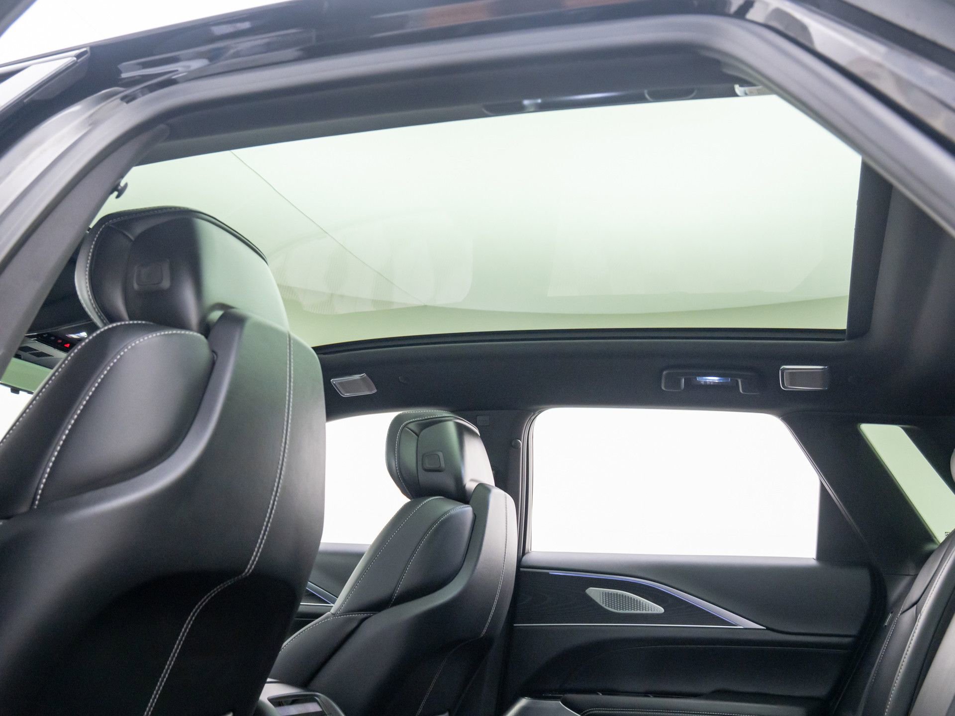 New 2026 Cadillac Lyriq V image 17