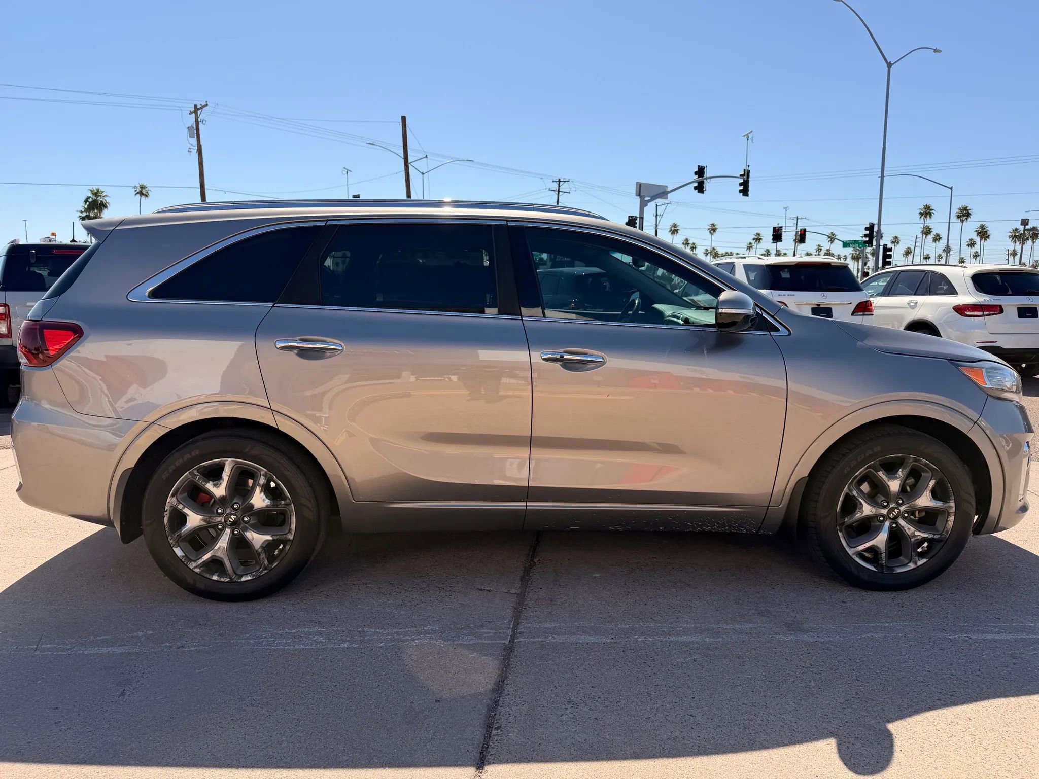 Used 2019 Kia Sorento SX image 4